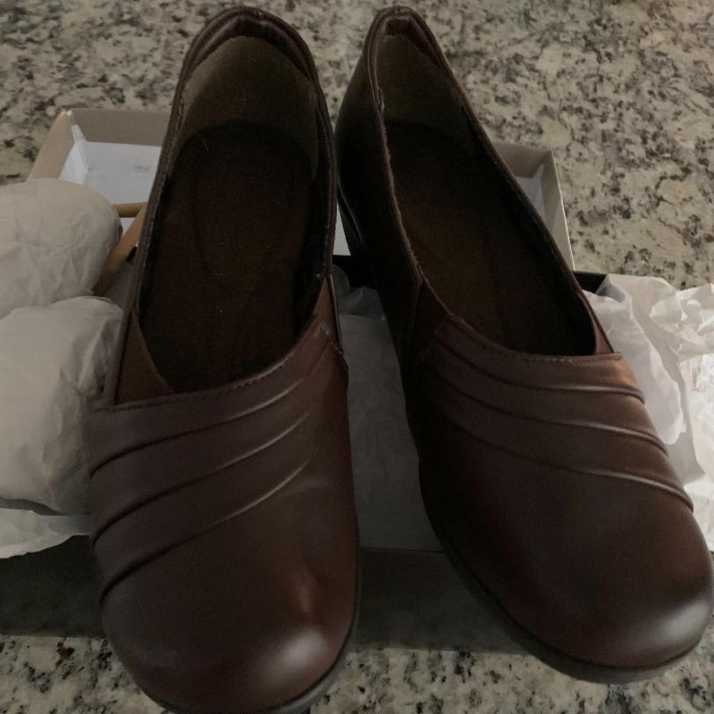 Soft Style Hush Puppies Women's Brown Pumps Shoe 9.5W NIB